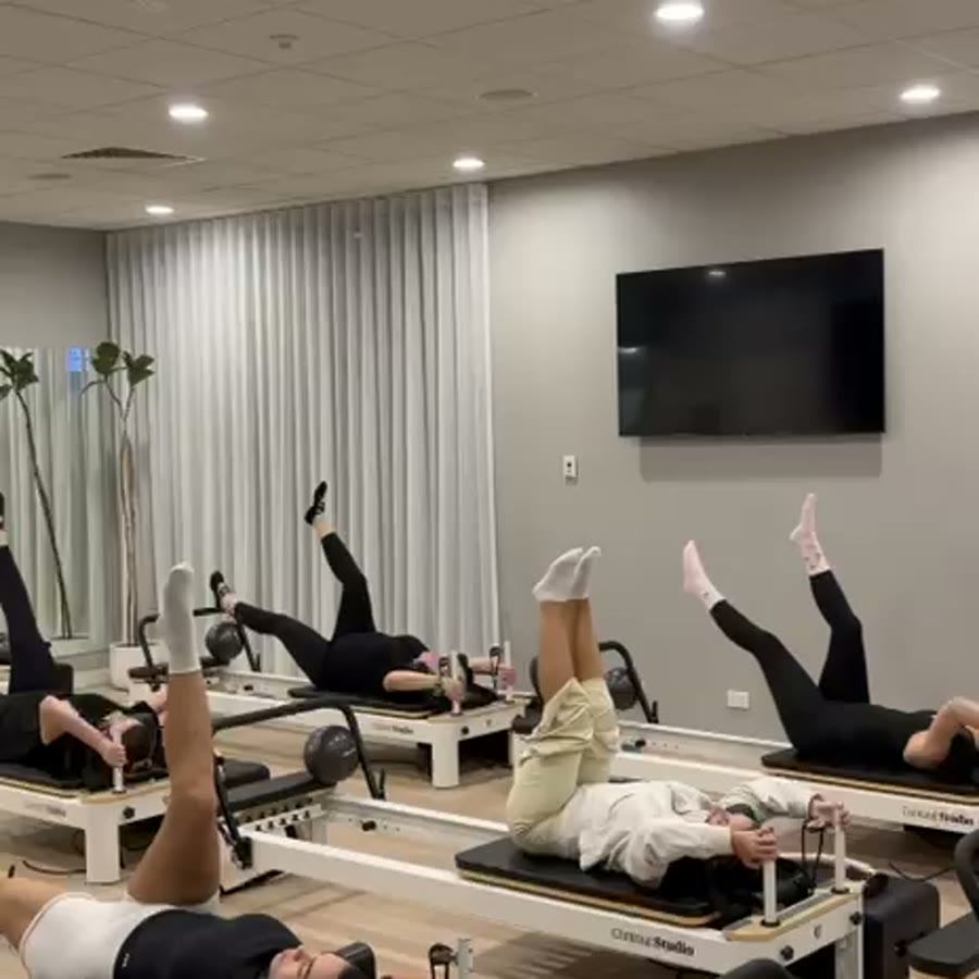 Control reformer Pilates class